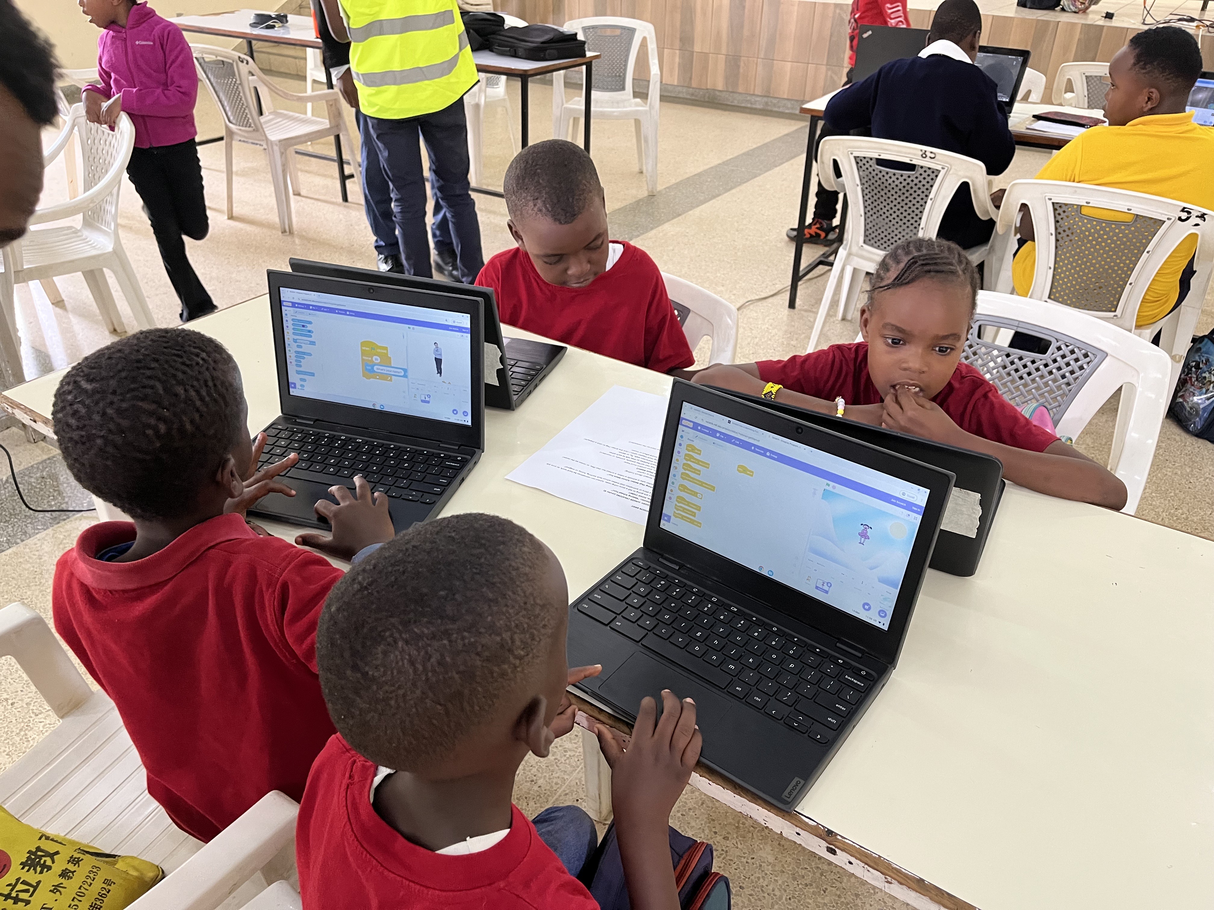 Kids learning to code at Tyzam
