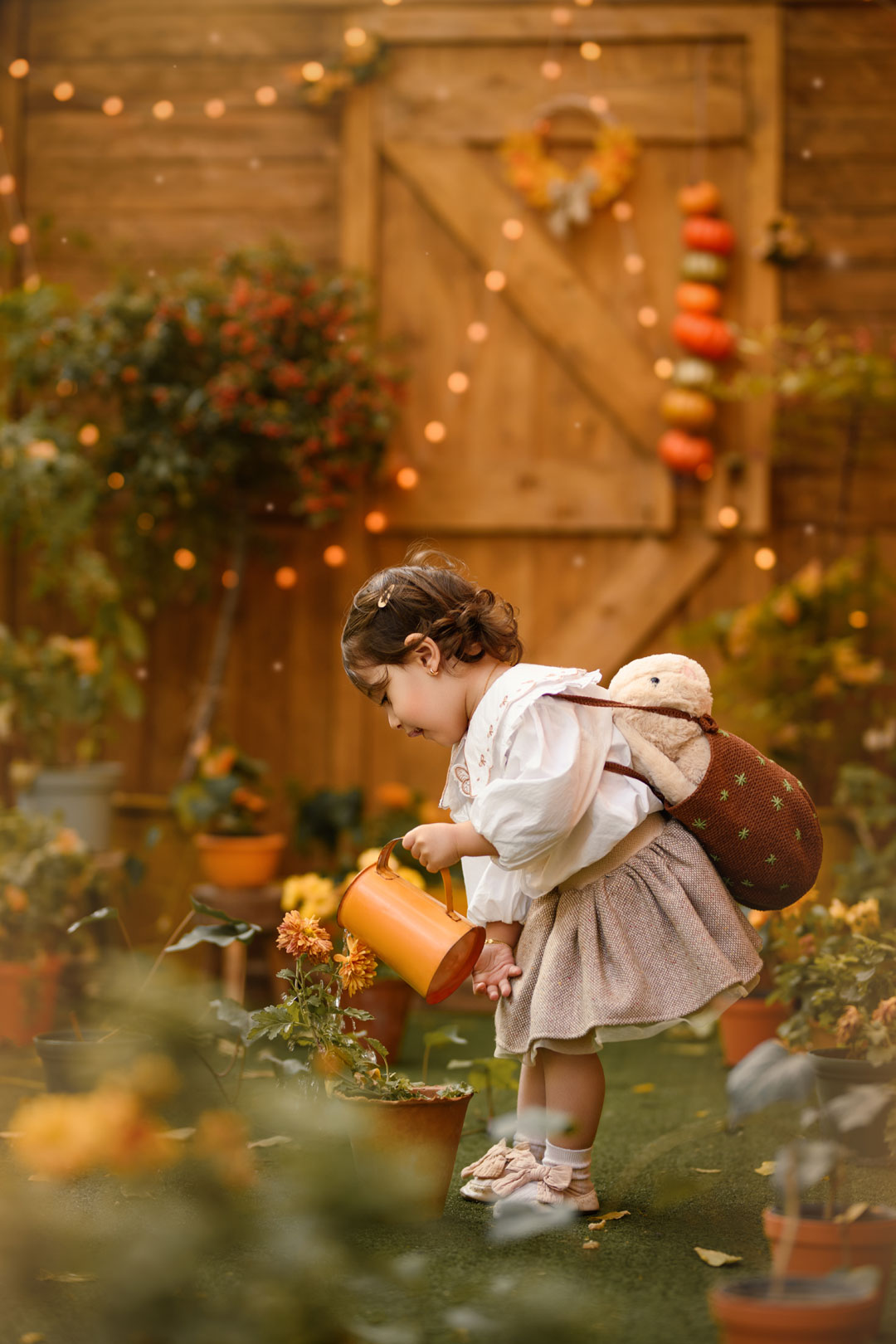 عکاسی خانواده در فضای باز مشهد با نور ملایم عصر - آتلیه کودک نویسا