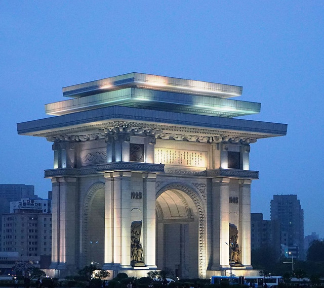 Arch-of-Triumph-Pyongyang-5