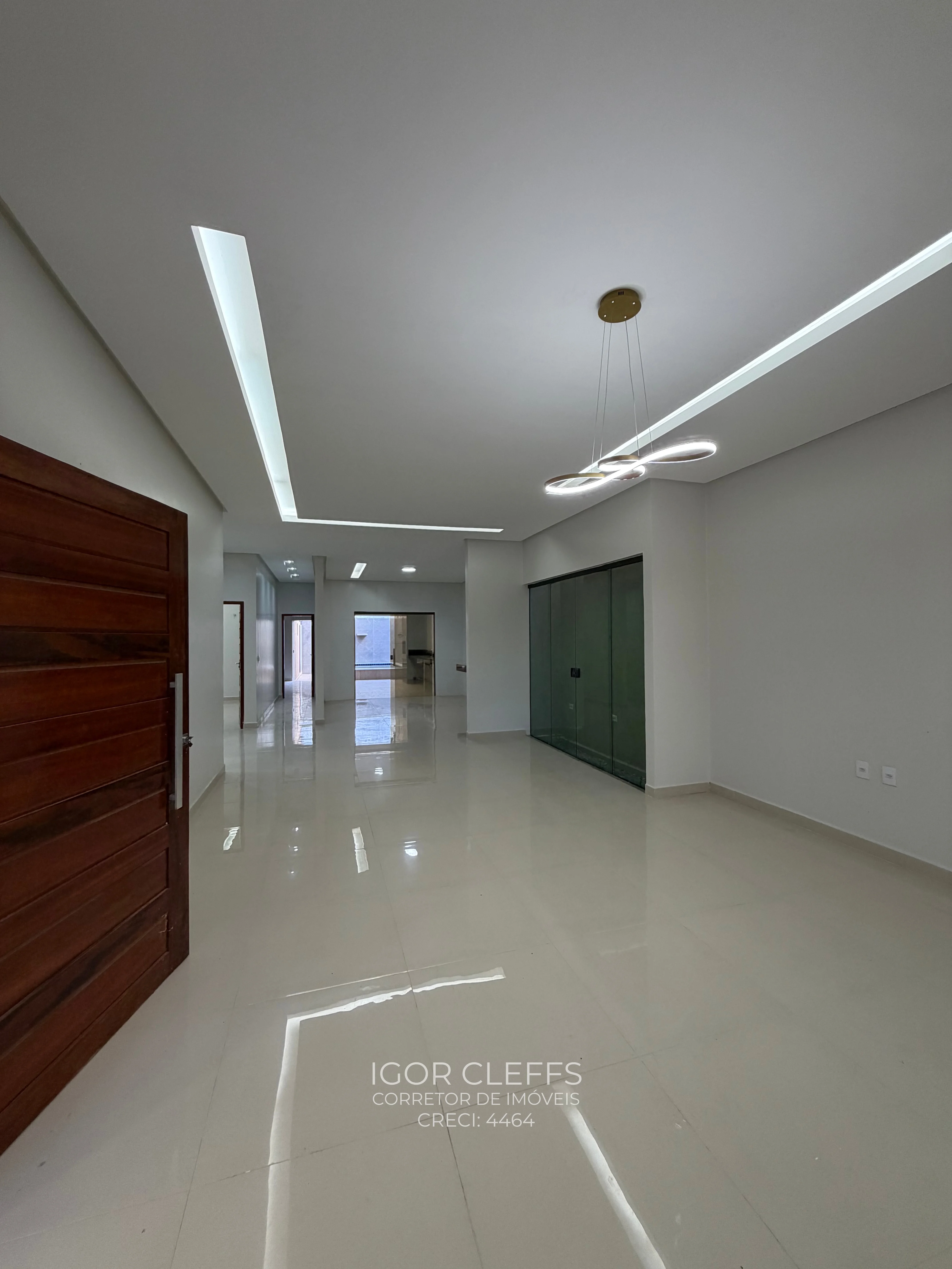 Imóvel com 3 Suítes e Piscina no Reis Veloso! Reis Veloso, próx ao Av. São Sebastião, Shopping Parnaíba, Mix Matheus e Ideal Mall Parnaíba Piauí Alto Padrão à venda