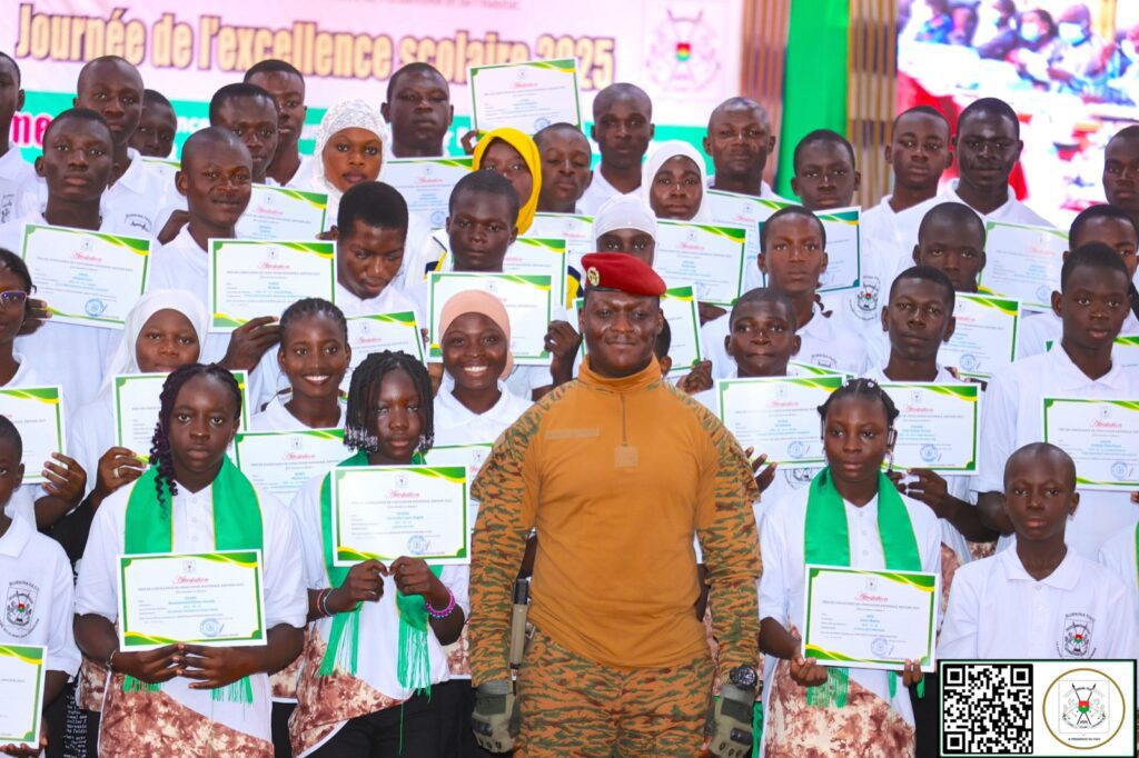 Illustration - Burkina Faso lance une chaîne de télévision éducative nationale, Ibrahim Traoré veut enseigner sans école dans un pays où des milliers de classes ont fermé