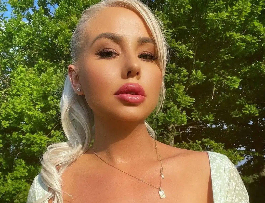 Amanda Breden Wallpapers Insta Fit Bio (7)