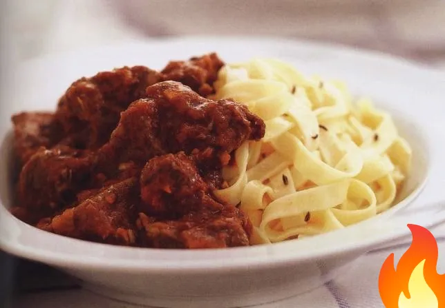 Постер Лапша феттуччине с телятиной, паприкой и тмином