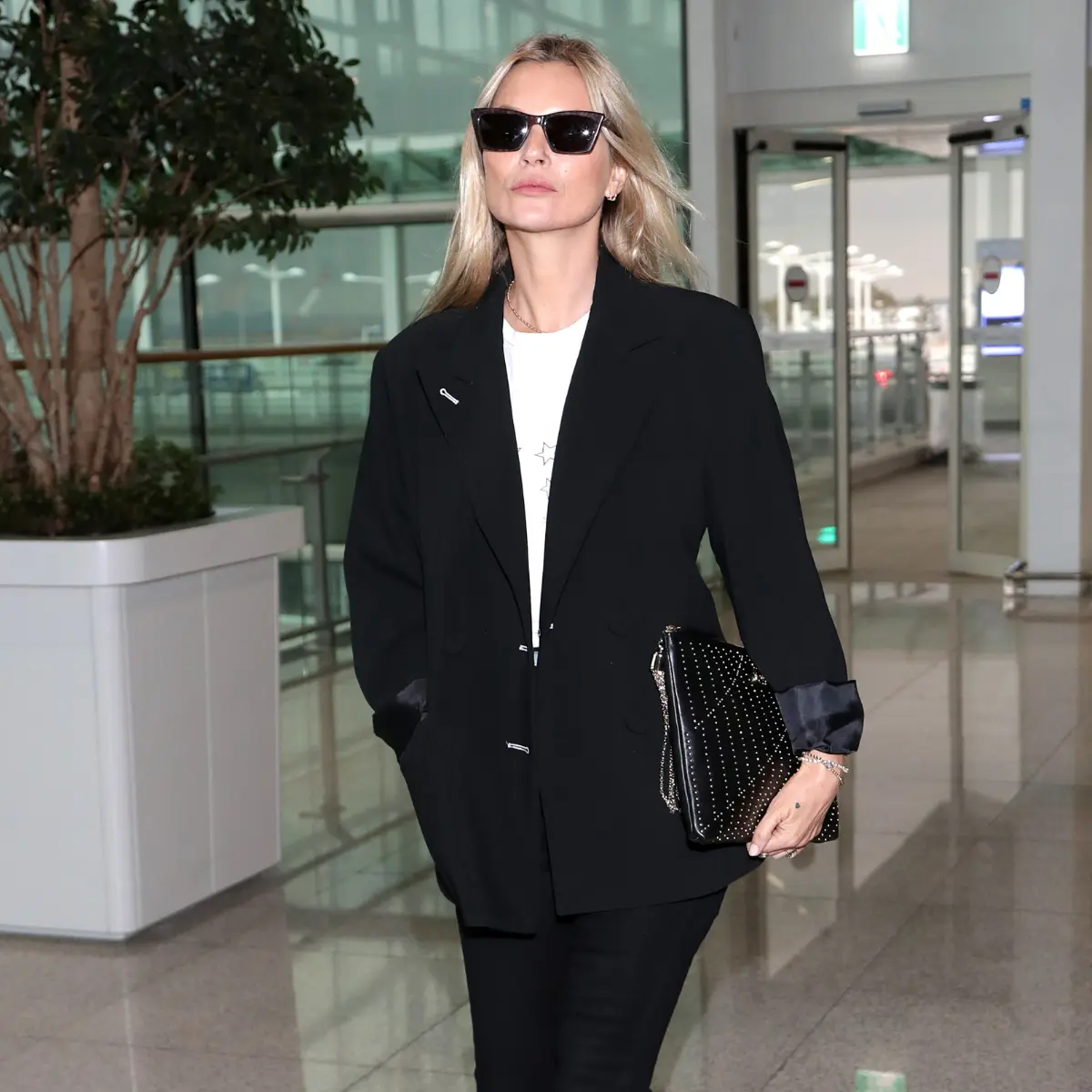 Mastering the Art of Effortless Airport Fashion