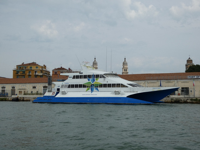 P2090936