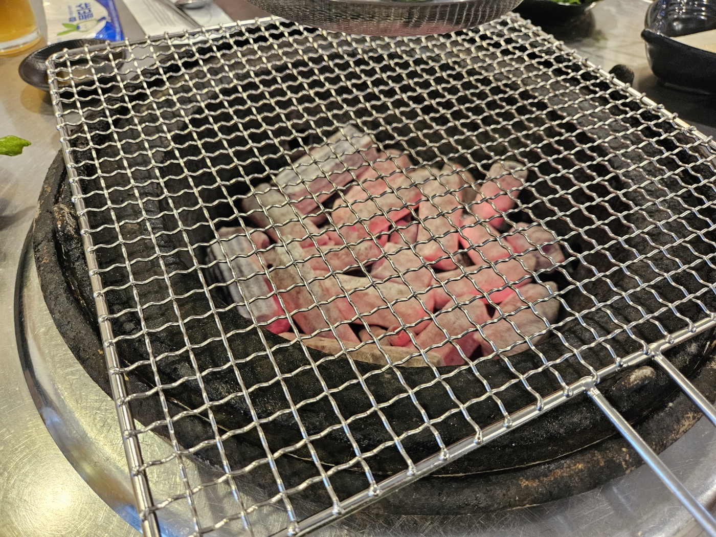 홍이집 재송점 숯불 셋팅 완료