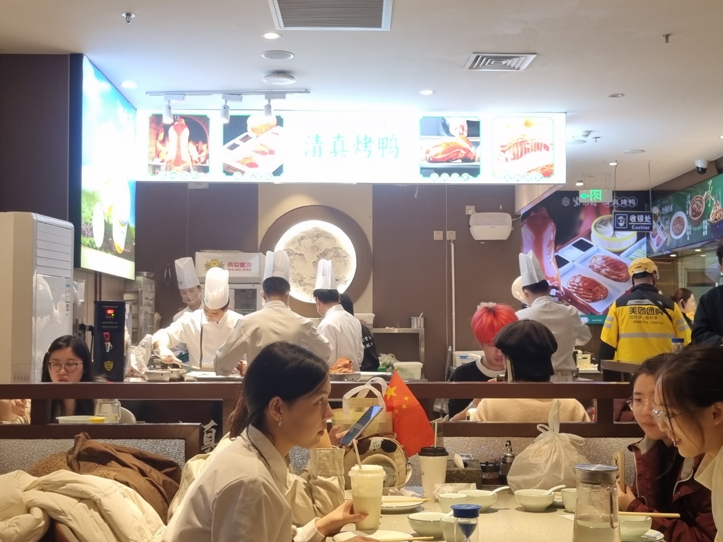 자광원 내부 홀 전경 만석