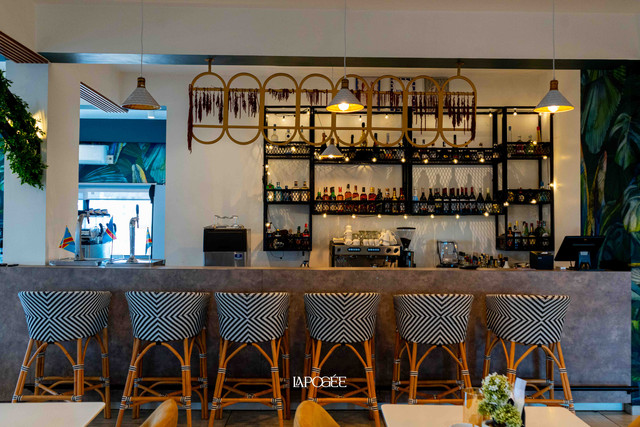 Lounge Bar
