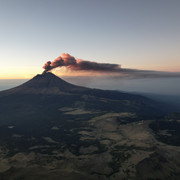 Vista aérea del paisaje volcánico del Nevado de Colima