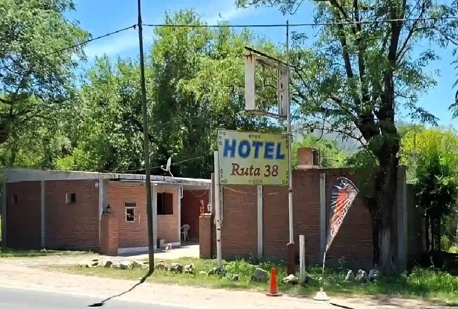 02.jpg Córdoba: Imputado por violencia de género ultimó a su pareja y se ahorcó en un hotel alojamiento