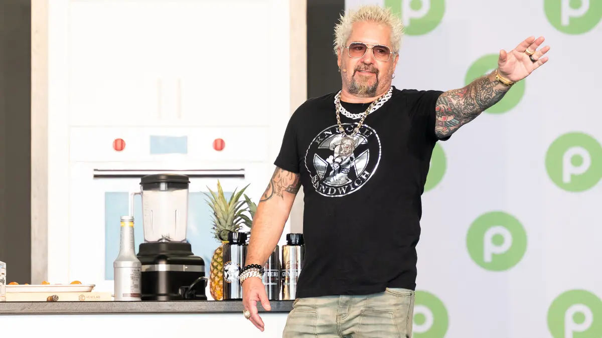 Chicago Eatery Wins Over Guy Fieri's Taste Buds
