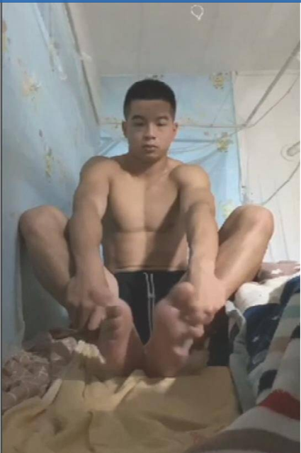 i044体育生运动直男阿俊哥哥宿舍撸屌专访