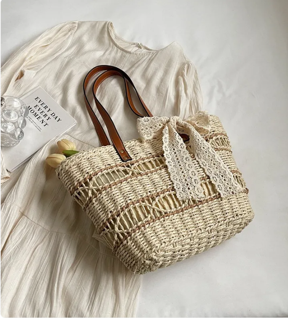 Sac urbain minimaliste en paille tressé