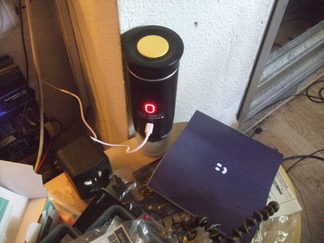 Una cafetera USB promete 40 bares con solo 72W. La física dice que es imposible. Análisis de las cifras detrás del último tim