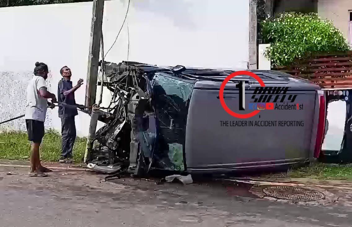 The accident occurred when a car collided with a telephone pole and a concrete block on the Wadduwa-Morontuduwa road.