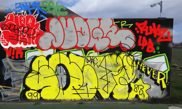 Graffiti artwork by Sumoe