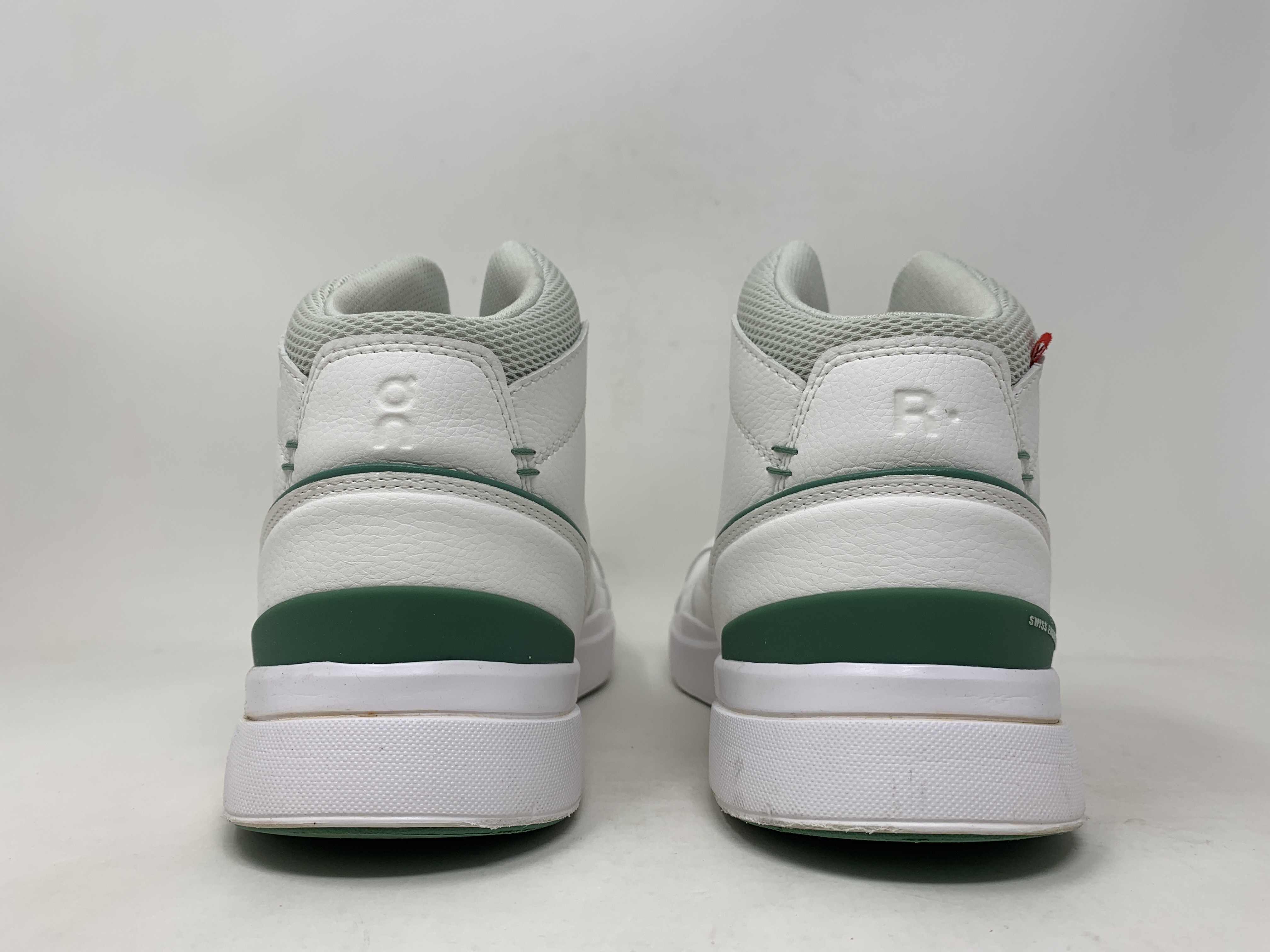 On THE ROGER Clubhouse Mid Men\'s Sneaker White/Green Leather Lace-Up Size 7.5 Men main image 3