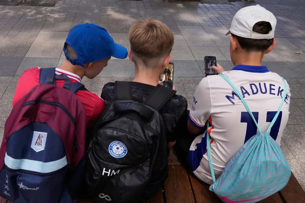 French Lawmakers Push for Under-15 Social Media Ban Ahead of School Year