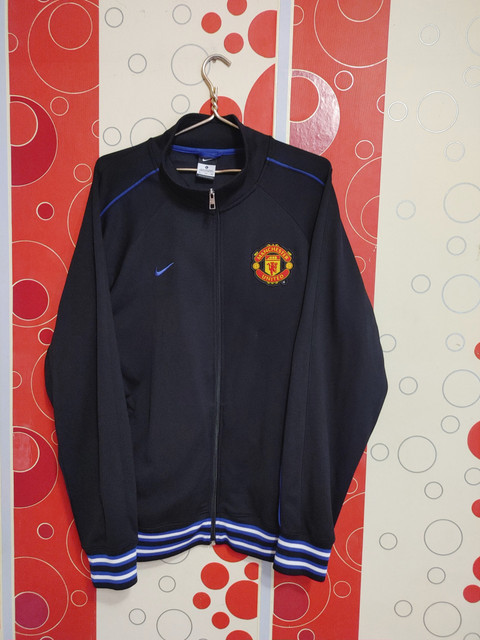 man-utd-12-jacket-black1