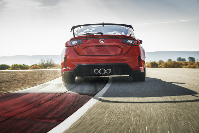 2023-Honda-Civic-Type-R-14