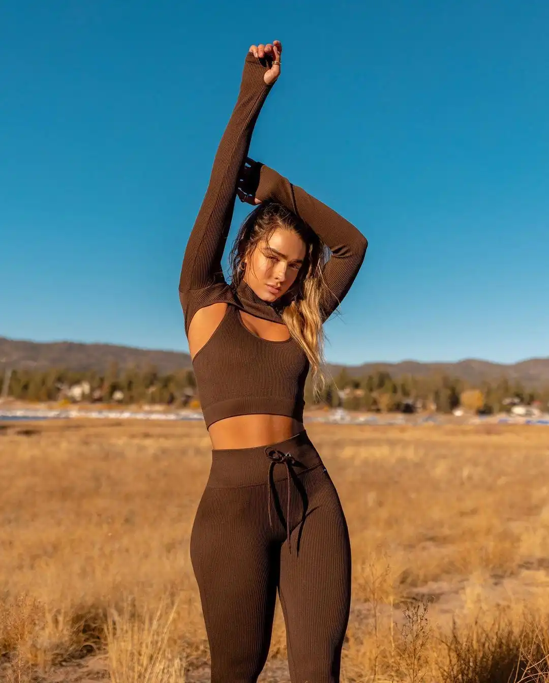 Sommer Ray Wallpapers Insta Sport Bio (3)
