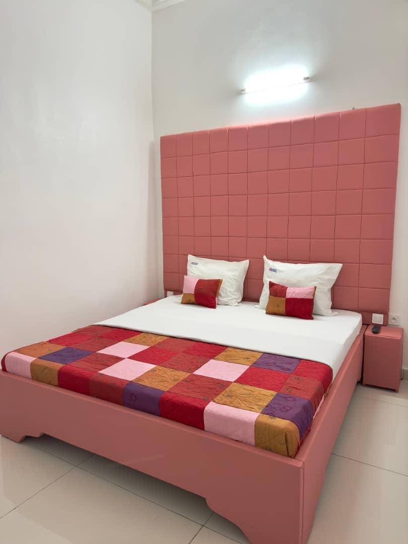 Studio meublé à louer à Logpom, Douala - 30000 FCFA/nuit