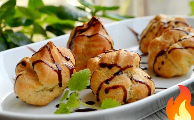 Фото Профитроли со сгущёнкой, изюмом и грецкими орехами