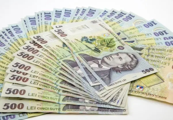 Românii investesc masiv: aproape un miliard de lei în fonduri, număr record de investitori