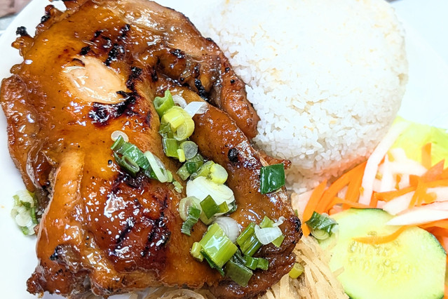 Broken-Rice-with-Grilled-Chicken