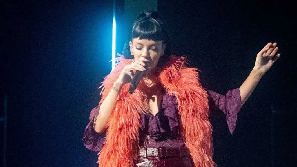 Lily Allen Kneels in Daring Lacy Bodysuit