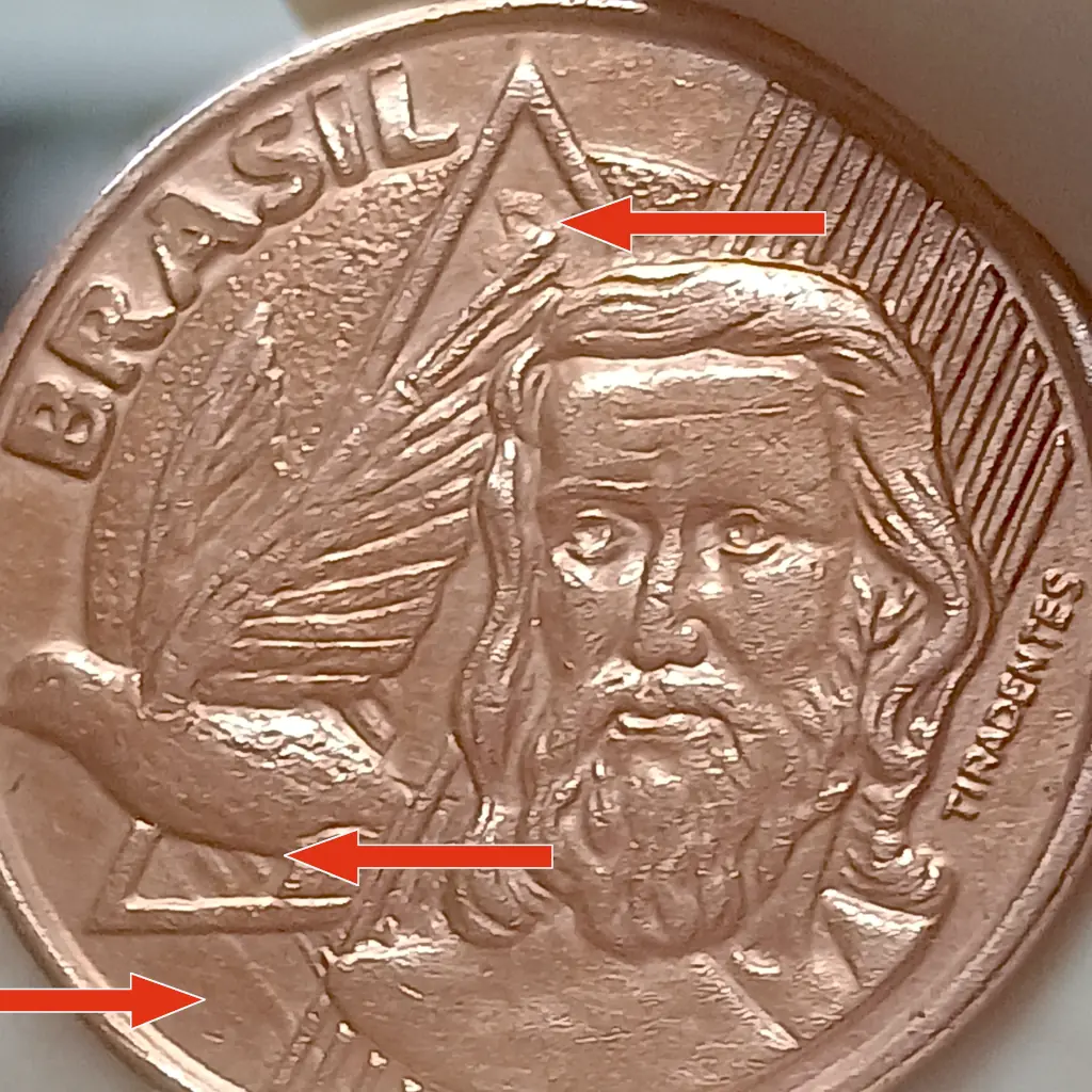 Moeda de 5 Centavos 2004 com Erro de Reverso Invertido e Cunho Marcado A/R Soberba | KM# 648 - Foto 6