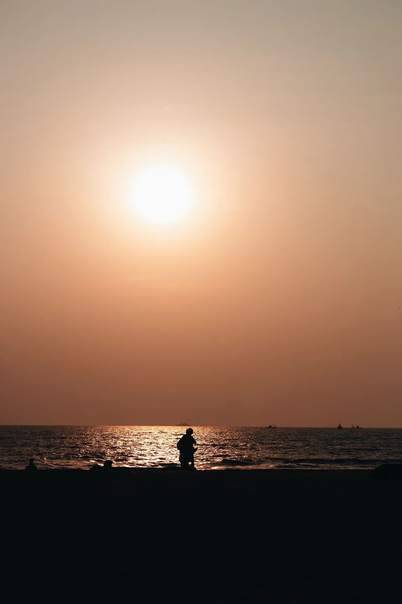 High quality minimalist sunset beach wallpaper by urtimud.89 from Pexels