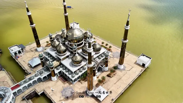 Masjid Kristal1.webp