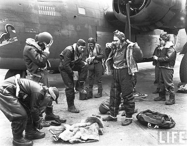 B 24 crew.jpg