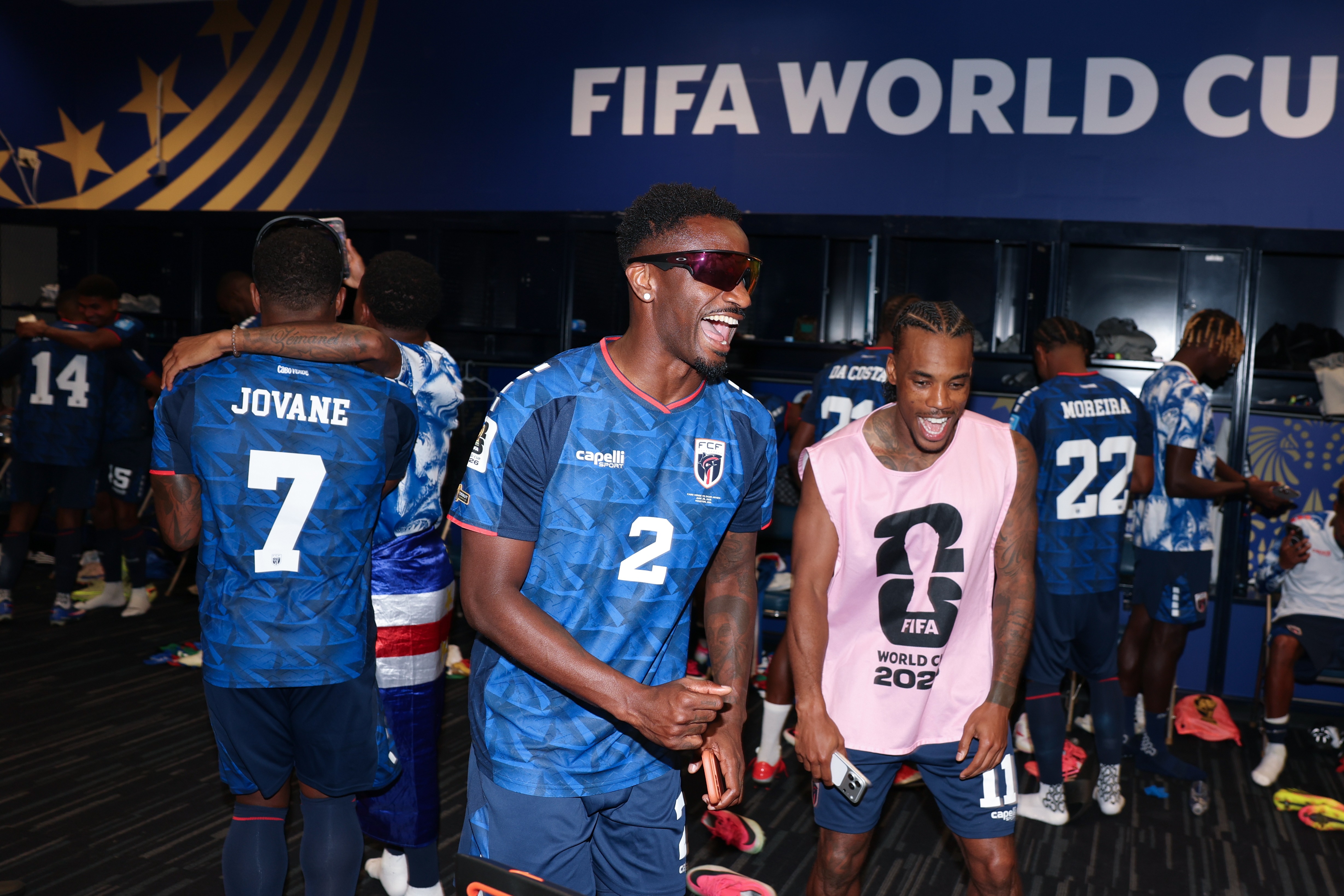 Illustration - Cap-Vert : 500 000 habitants face à l'Argentine championne, les Requins Bleus vivent leur premier 8e de finale historique à Miami dans la nuit du 3 au 4 juillet