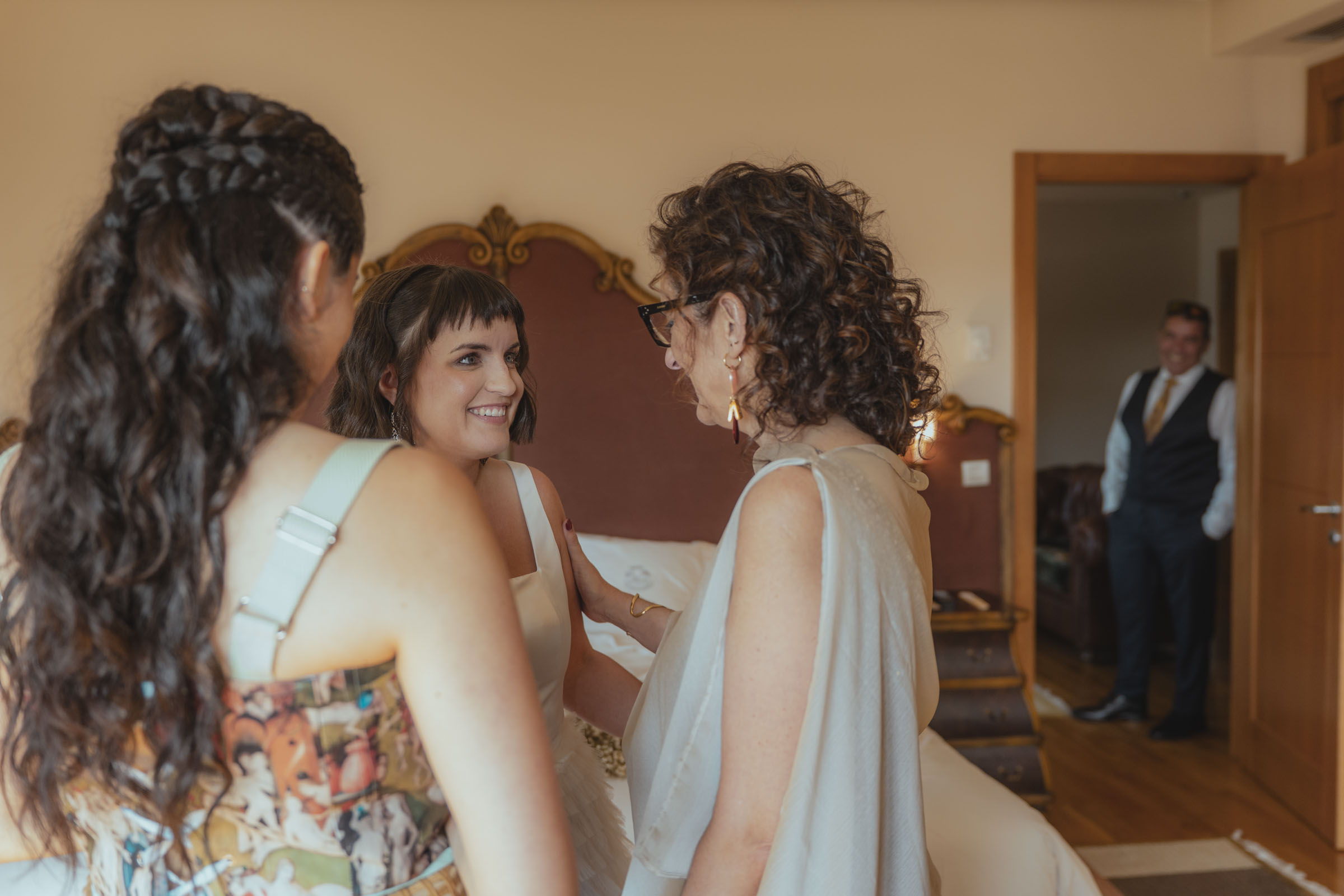 Nerea comparte los últimos instantes de sus preparativos de boda antes de comenzar la celebración.