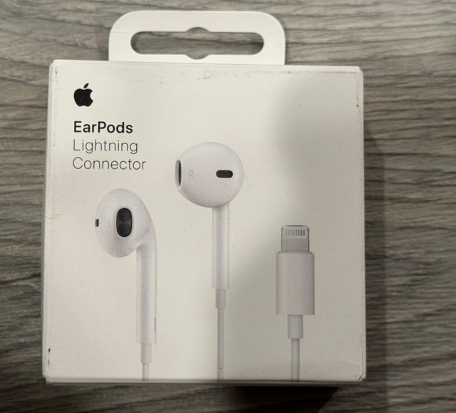 apple earpods llightning connector
