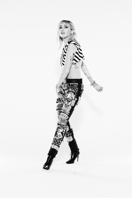 Miley-White-Seamless-02-099.jpg