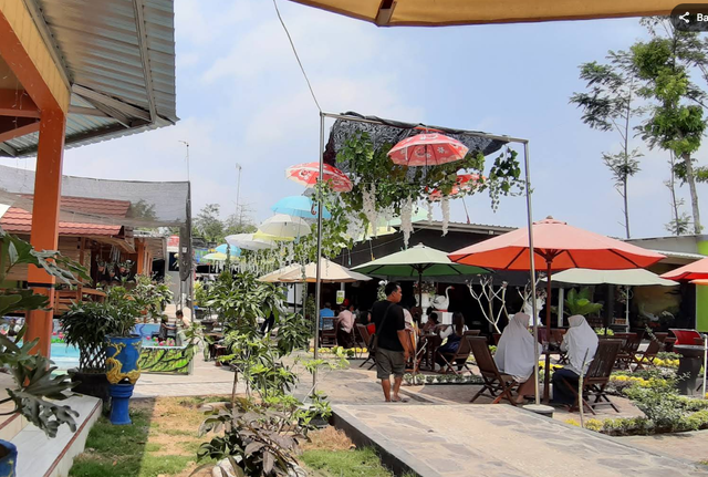 Dy Pool Resto Cafe Pare