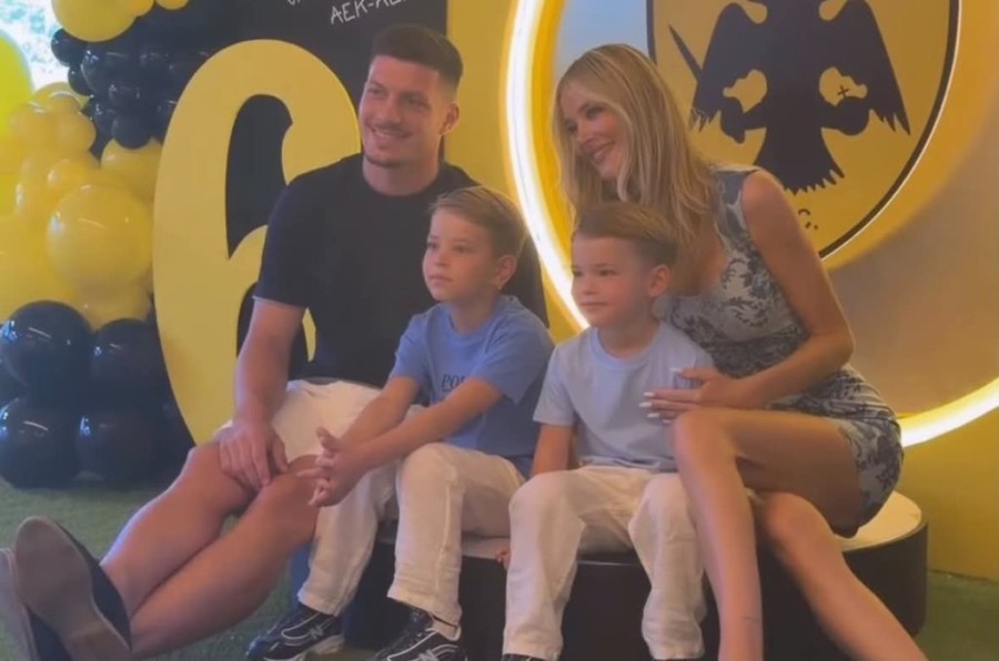 Πάρτι... τίγκα ΑΕΚ για τον Γιόβιτς junior! (VIDEO)