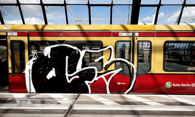 Graffiti artwork by Rickertos
