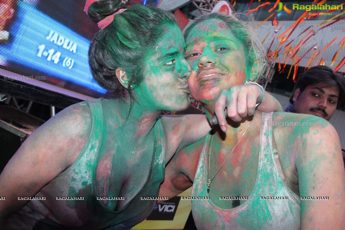 [Image: pitars-holi-celebrations-hyderabad158.jpg]