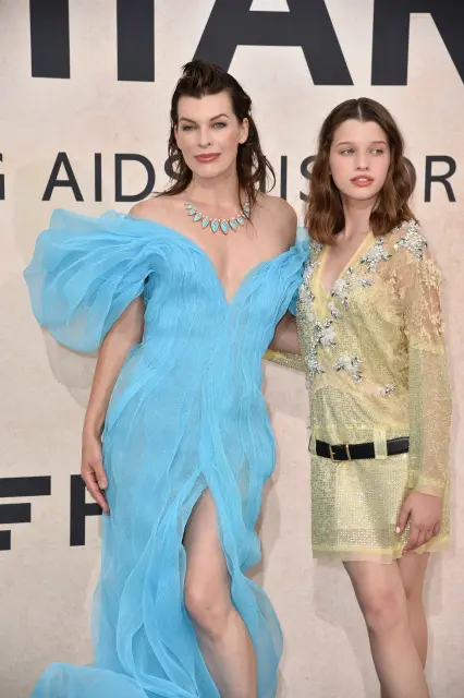Milla-Jovovich-e-Ever-Anderson