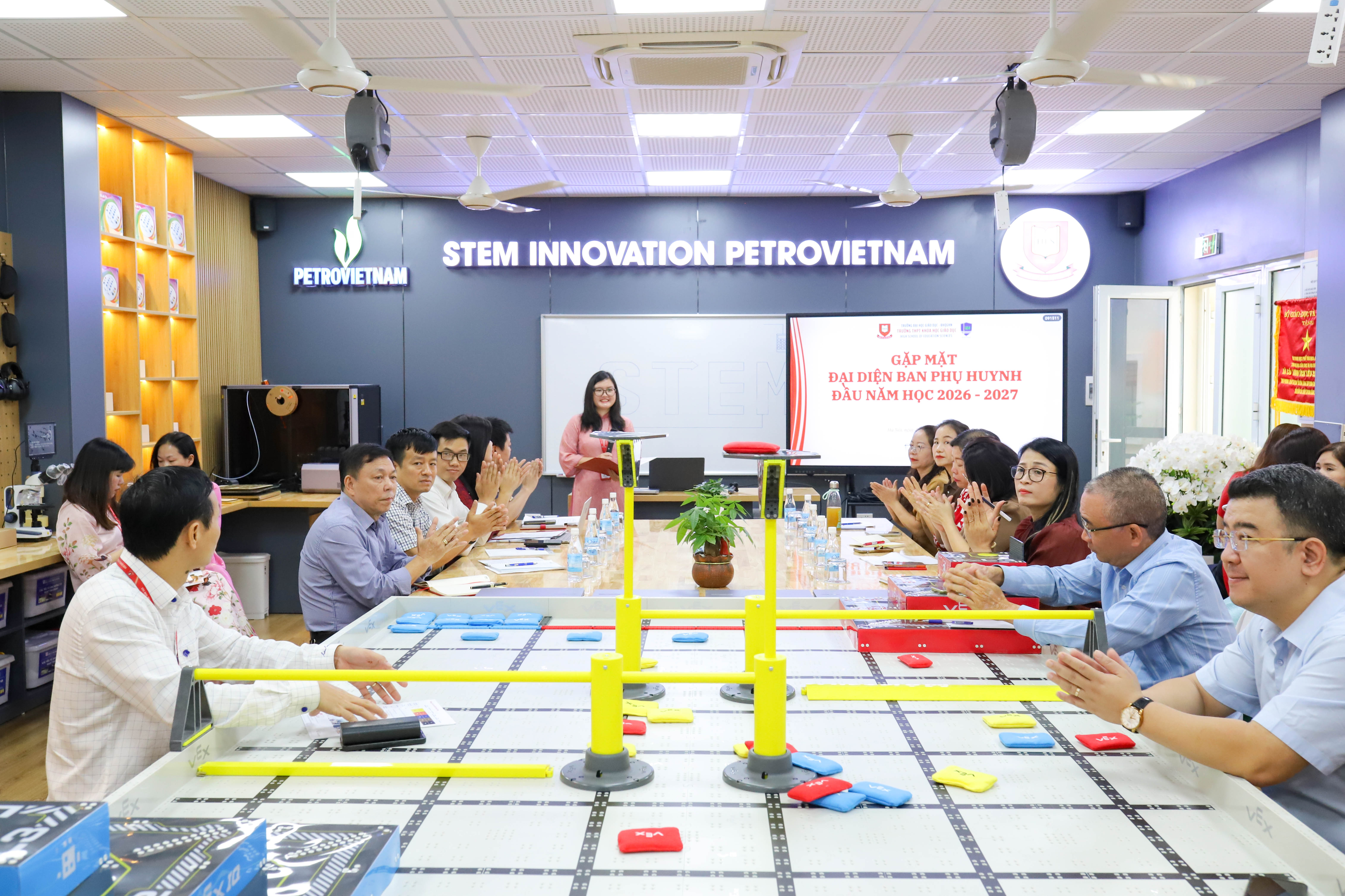 Họp phụ huynh HES 1