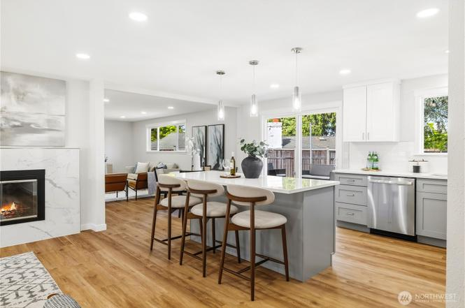 Contemporary chef's kitchen and marble accents