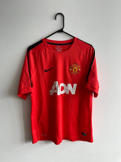 man-utd-train-AOH-red