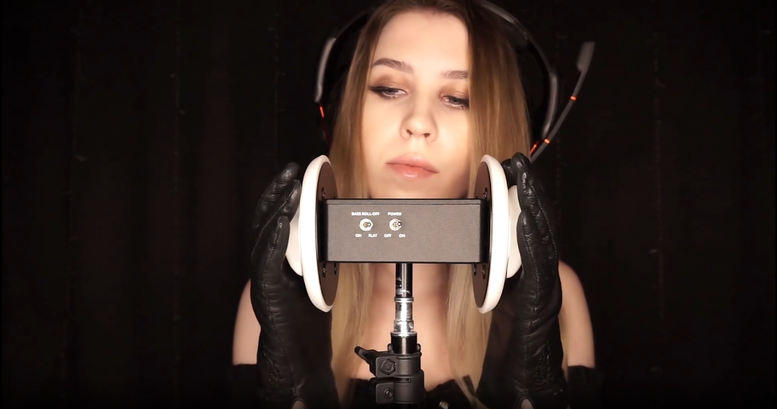 Scratching&Mouthsounds ASMR [ Lizzielestrange ]