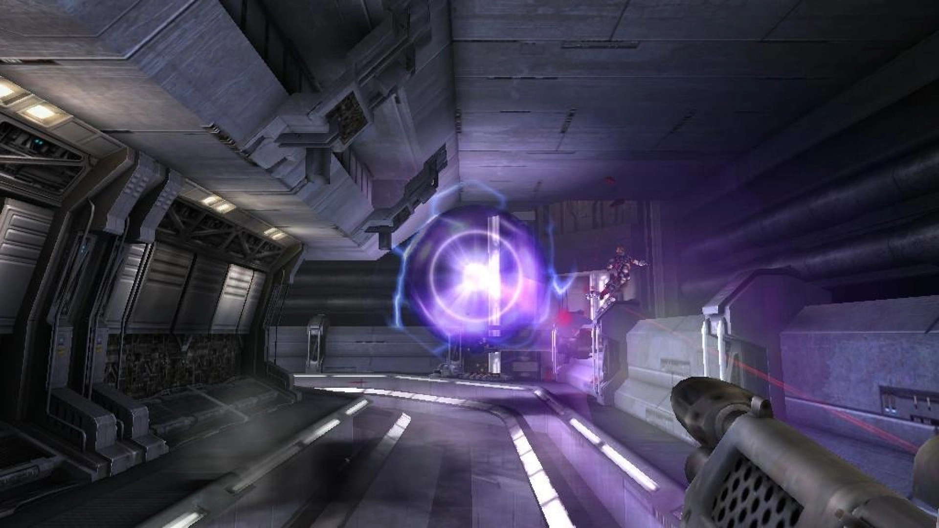 A glowing energy projectile in a metallic UT2003 corridor