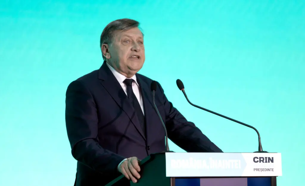 Crin Antonescu, critic dur la adresa PNL: Ambiție oarbă și cultul lui Bolojan