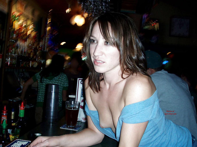 bar136.jpg